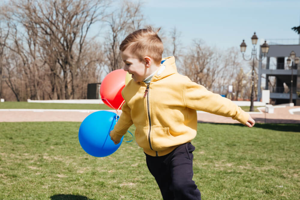 Balloon Balance Race icebreaker game